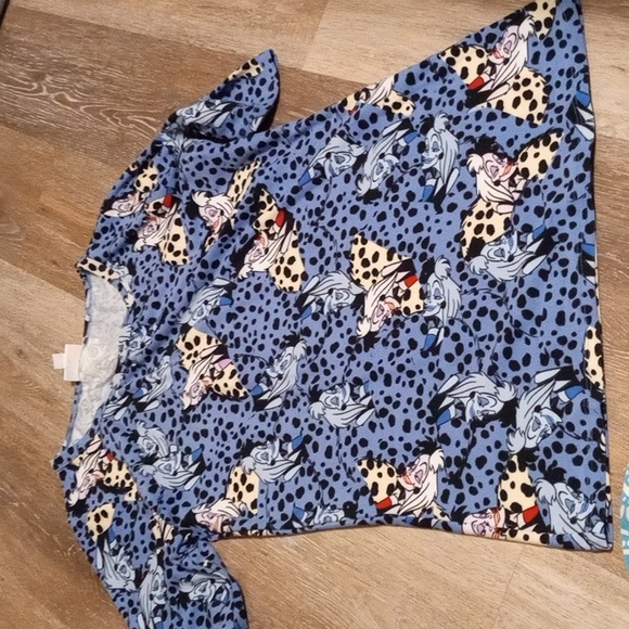 2 LuLaRoe size medium tops - Picture 3 of 3